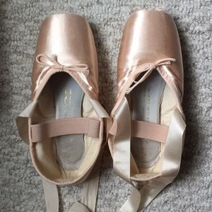 Pink ballet pointe shoes